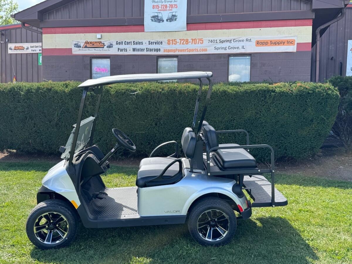 2025 EZ-GO Valor Elite – Lithium Cruiser Package - Image 3