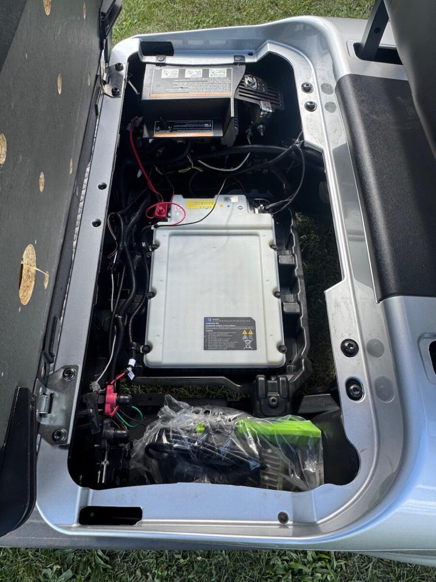 2025 EZ-GO Valor Elite – Lithium Cruiser Package - Image 5