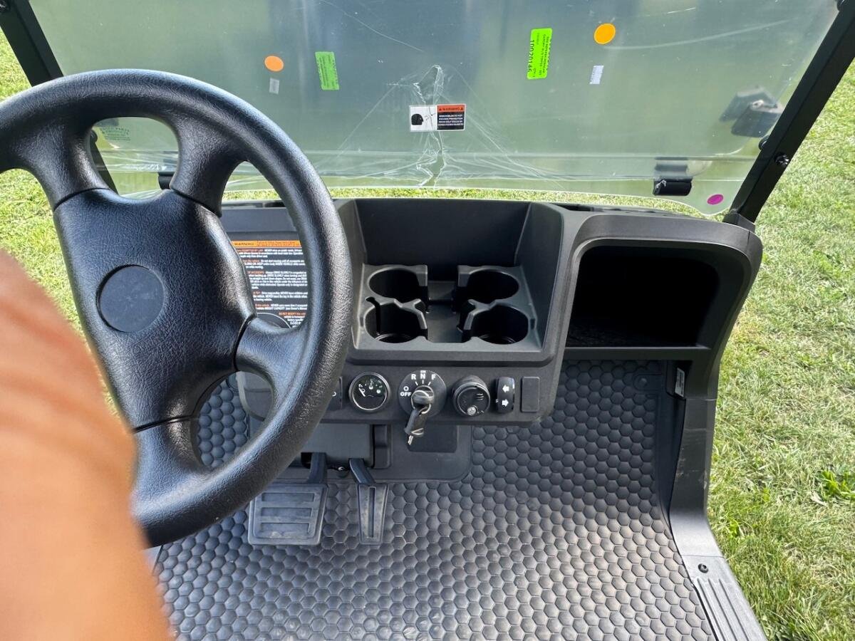 2025 EZ-GO Valor Elite – Lithium Cruiser Package - Image 6