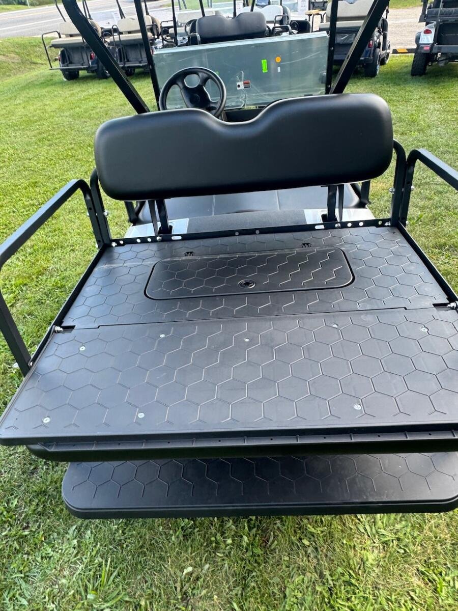 2025 EZ-GO Valor Elite – Lithium Cruiser Package - Image 10