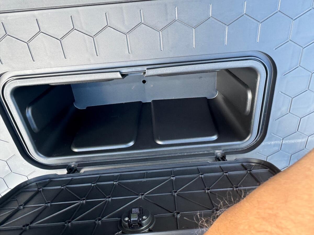 2025 EZ-GO Valor Elite – Lithium Cruiser Package - Image 11