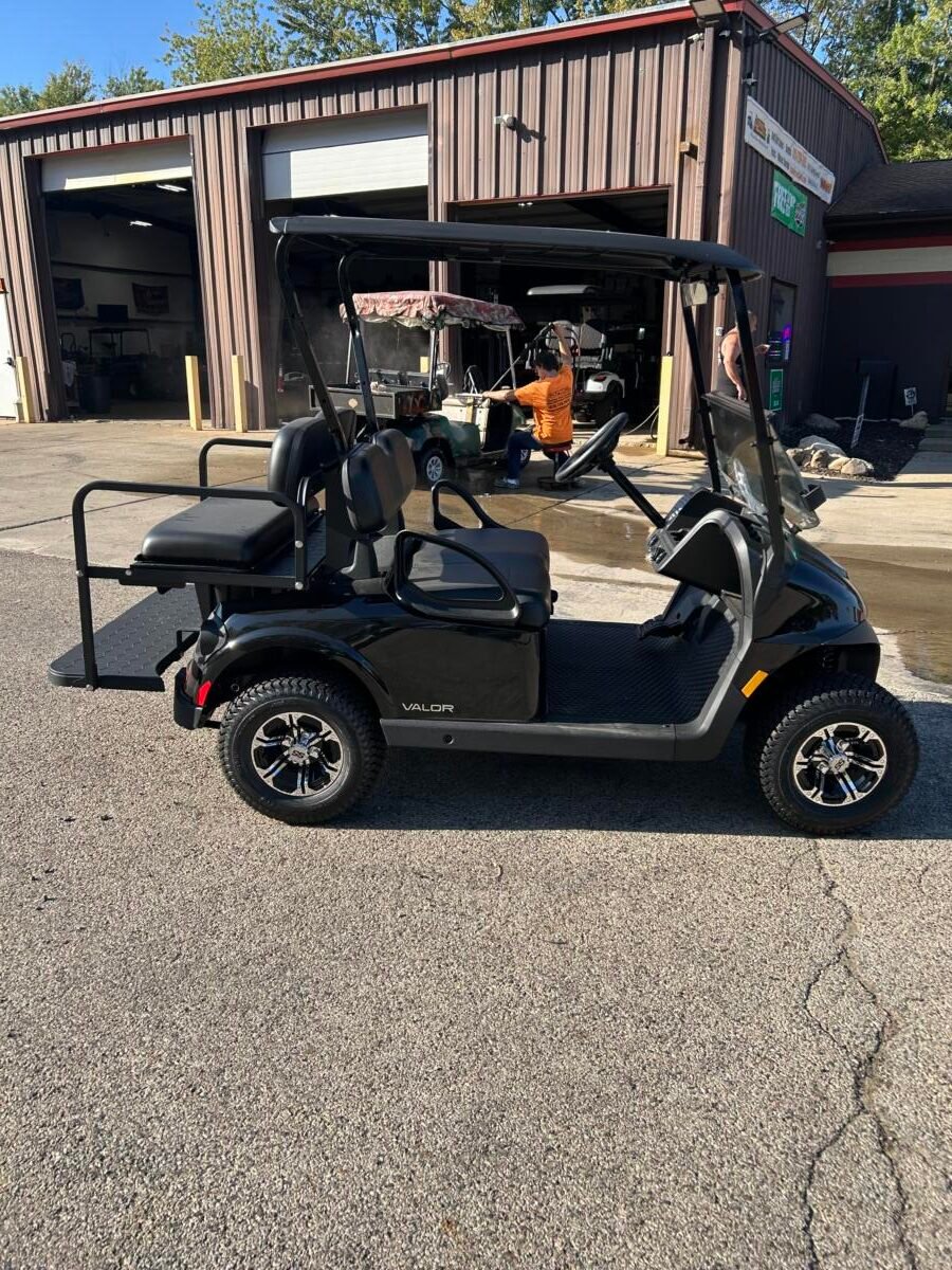 For Sale: 2025 EZ-GO Valor Gas – Cruiser Package  - Image 11
