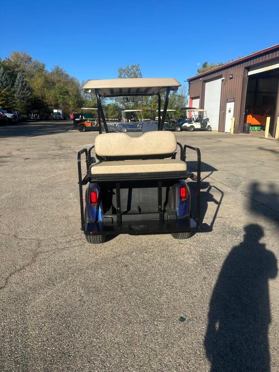 2021 EZ-GO RXV Gas - Image 4